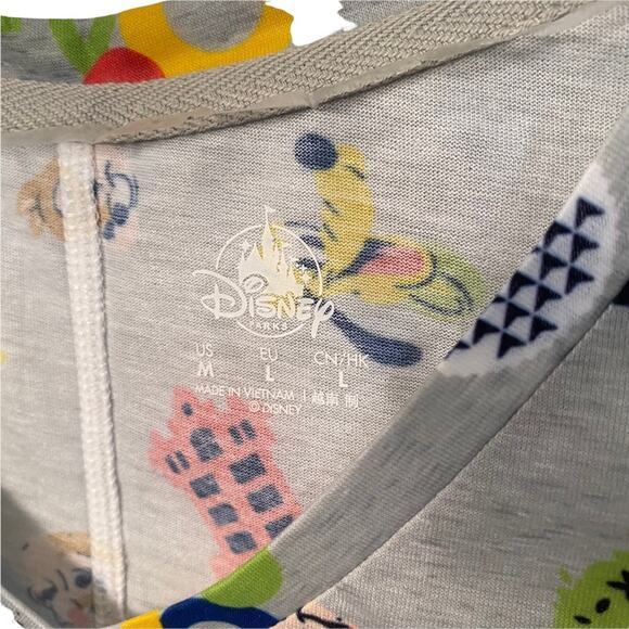 Disney Parks Women's V-Neck Short Sleeve Mickey & Friends 2020 T Shirt M NWT - Picture 2 of 5